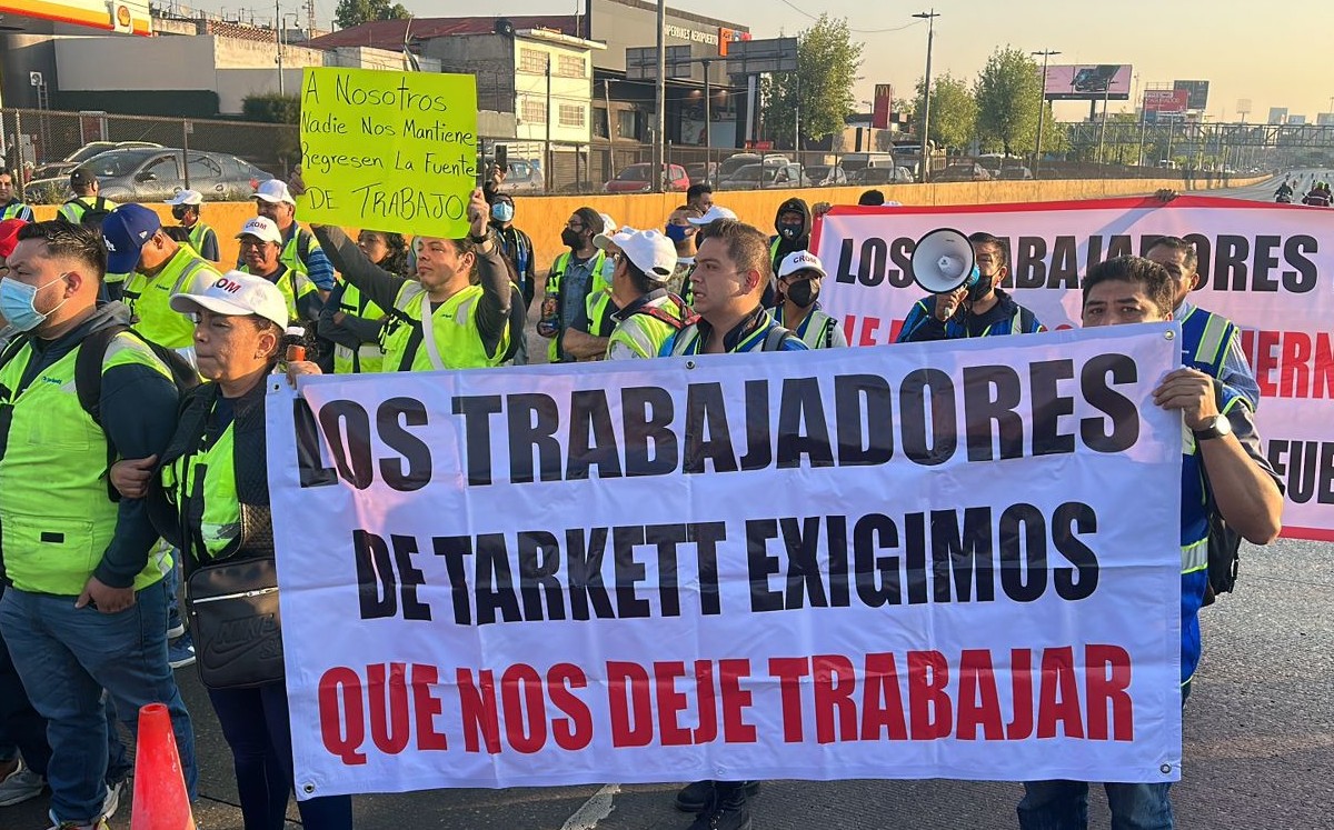 Manifestantes bloquean AICM