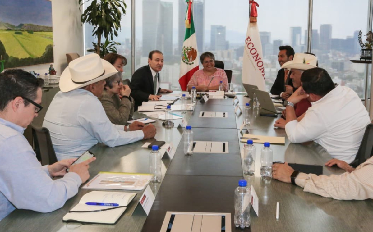 Alfonso Durazo y Raquel Buenrostro en reunión con productores agrícolas en Sonora | Especial