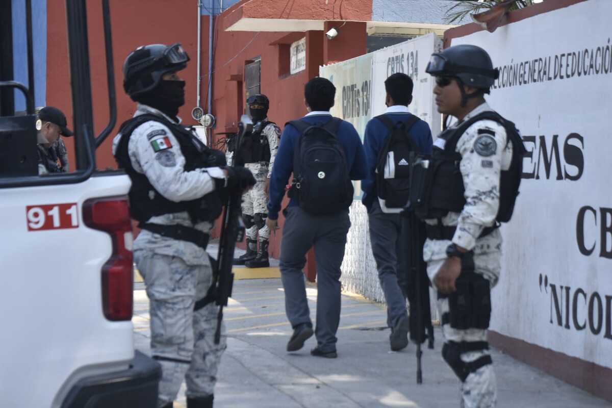Autoridades acudieron al CBTIS 134 de Chilpancingo para realizar una revisión.| Especial