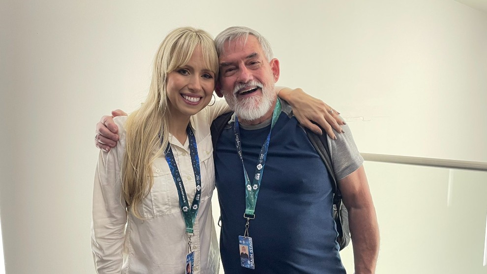Superholly agradece que su padre está bien de salud tras accidente automovilístico