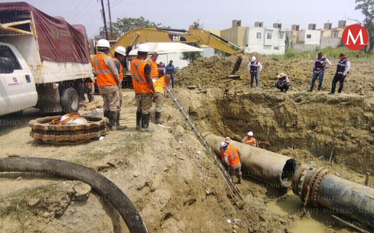 Trabajos de reparación de fugas de Comapa. (Julio Martínez)