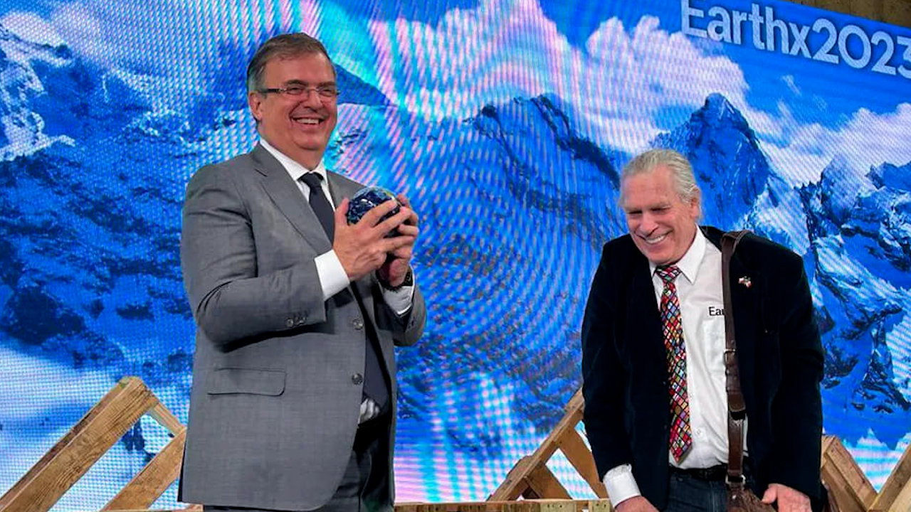 Marcelo Ebrard es reconocido con el premio EarthX por trayectoria por el medio ambiente