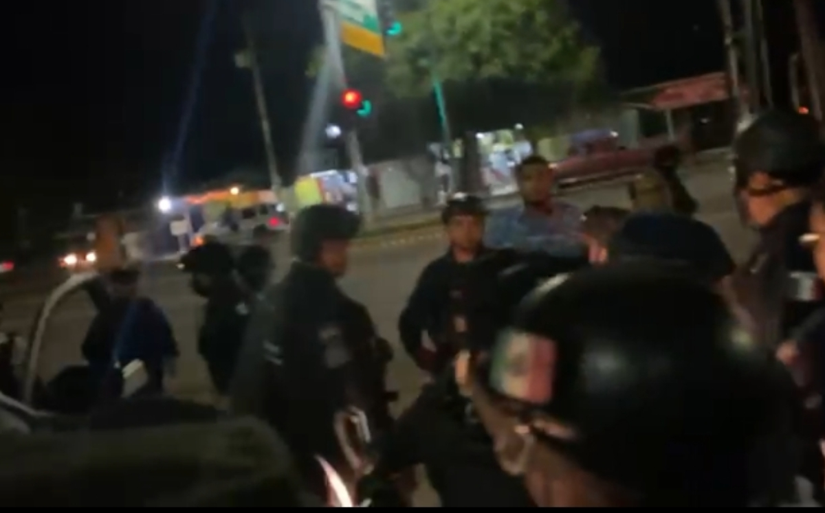 Elementos municipales y estatales de Oaxaca se enfrentan. (Especial)