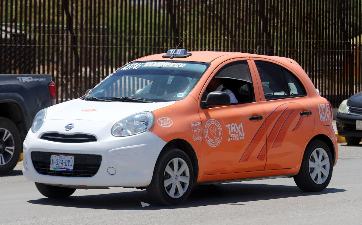 Retiran polarizado a taxis de la Laguna de Durango. | Rolando Riestra