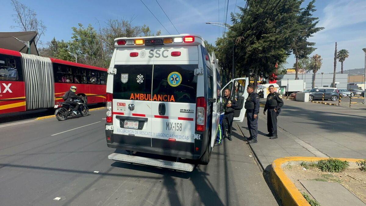 El accidente ocurrió sobre la calzada San Juan de Aragón, entre Gran Canal y Eduardo Molina (Especial)