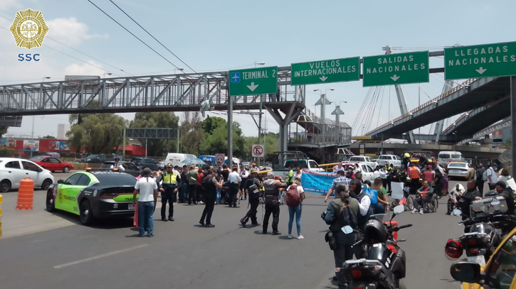 Bloquean acceso a la Terminal 1 del AICM | Twitter @OVIALCDMX