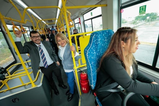 Fueron 32 operadores, varones y mujeres del transporte urbano, quienes se estrenaron como parte de la primera generación. Foto: Especial