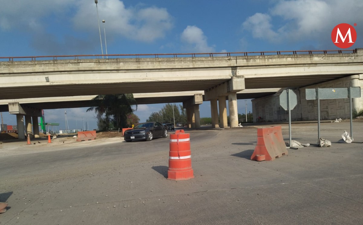 Paso superior vehicular, conocido como "puente roto" en Altamira. | Foto: Sergio Sánchez