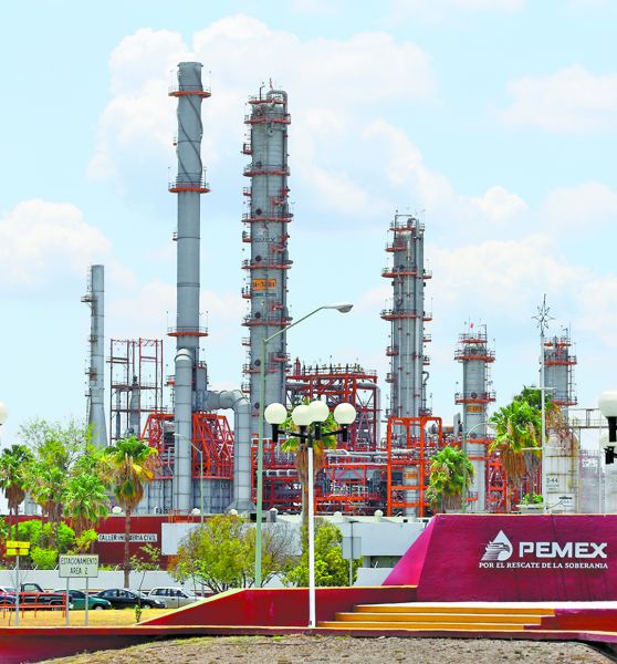 Sus seis refinerías emitieron 63.7 millones de toneladas de dióxido de azufre. RAÚL PALACIOS