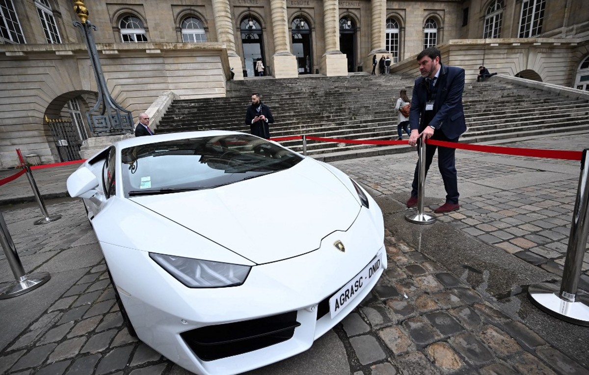 Artículos de lujo en subasta en palacio de Justicia de París (AFP)