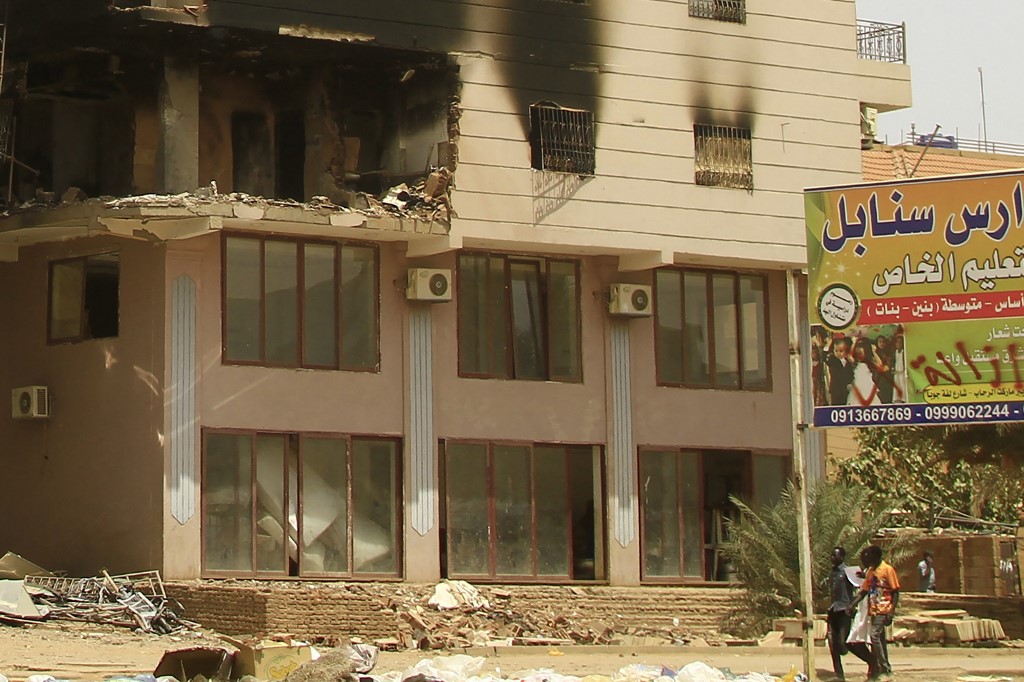 Edificio bombardeado en Sudán. (Especial)