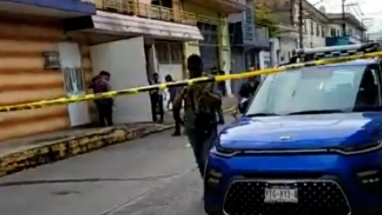 Matan a director de secundaria frente a su casa en Córdoba, Veracruz