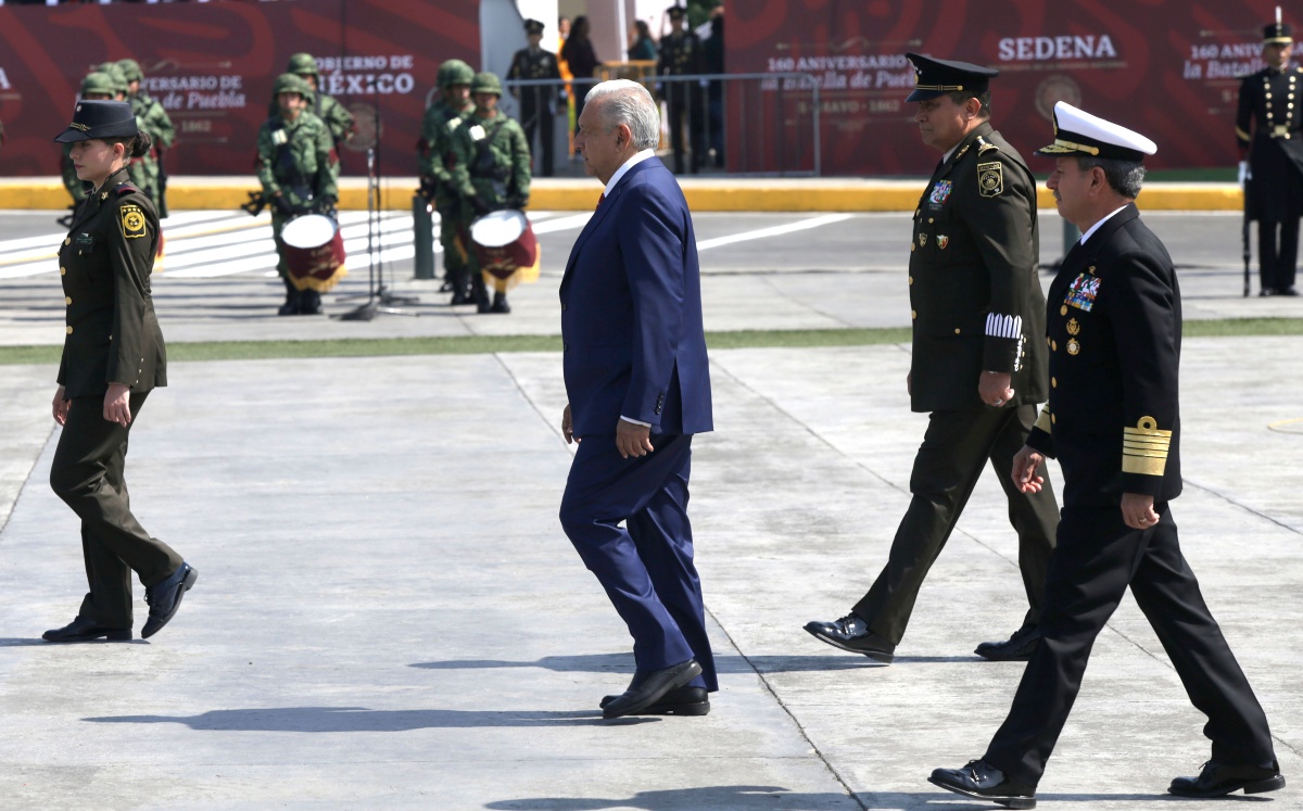 Aspectos de AMLO en el Desfile del 5 de Mayo en Puebla | Agencia Enfoque