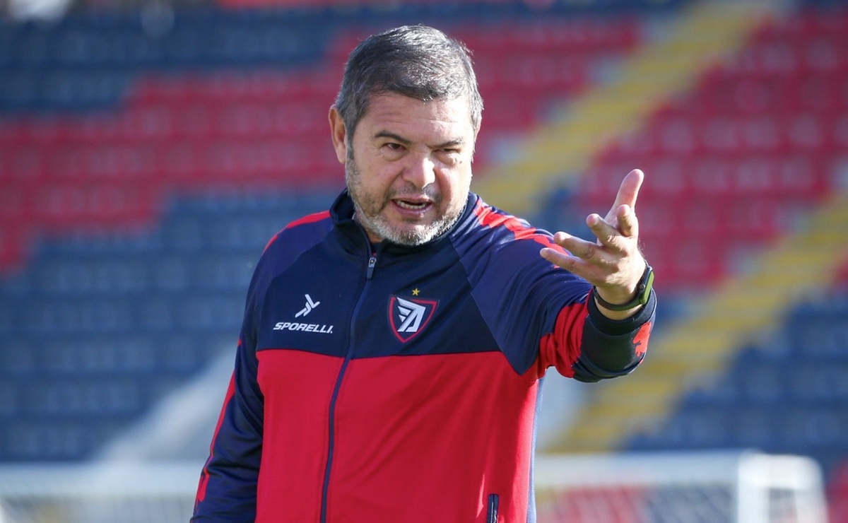 Daniel Guzmán técnico de Los Alteños de Tepatitlán. (Especial)