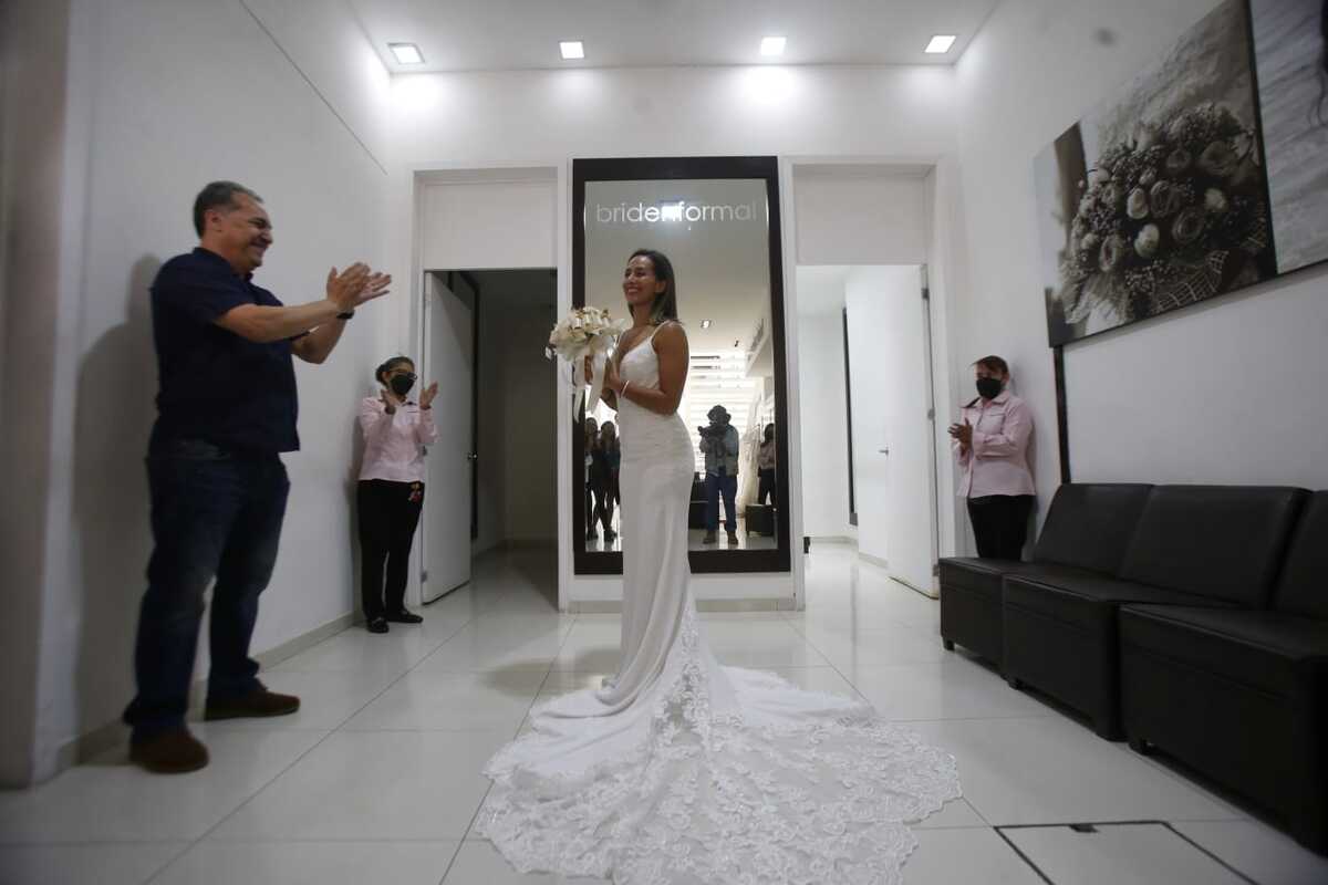 Donan vestido de bodas a novia (Ariana Pérez)