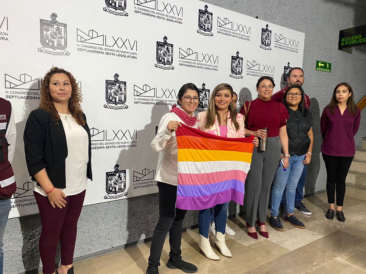 Elizabeth Banda, secretaria de Mujeres de Morena, fue discriminada por una guardia del congreso de Nuevo León. Foto: Kevin Recio
