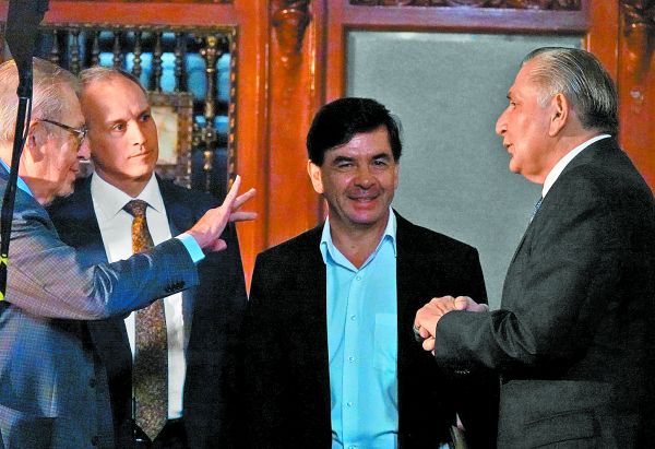 A la izquierda, los titulares de Salud y de Gobernación, además de Hugo López-Gatell y Jesús Ramírez Cuevas