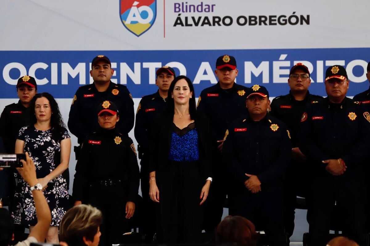 La alcaldesa Lía Limón reconoció ampliamente la labor de 32 elementos policiacos, hombres y mujeres