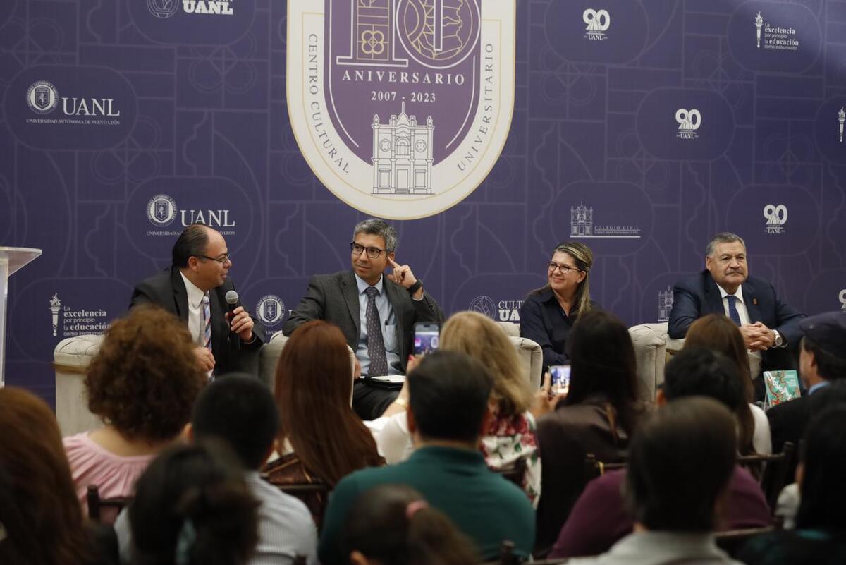 La presentación se realizó en el Patio ala sur de Colegio Civil Centro Cultural Universitario. Foto: Jorge López