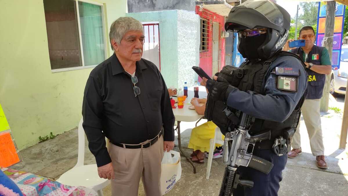 El hombre fue atendido por elementos de seguridad. (Fluvio Cesar Martínez)