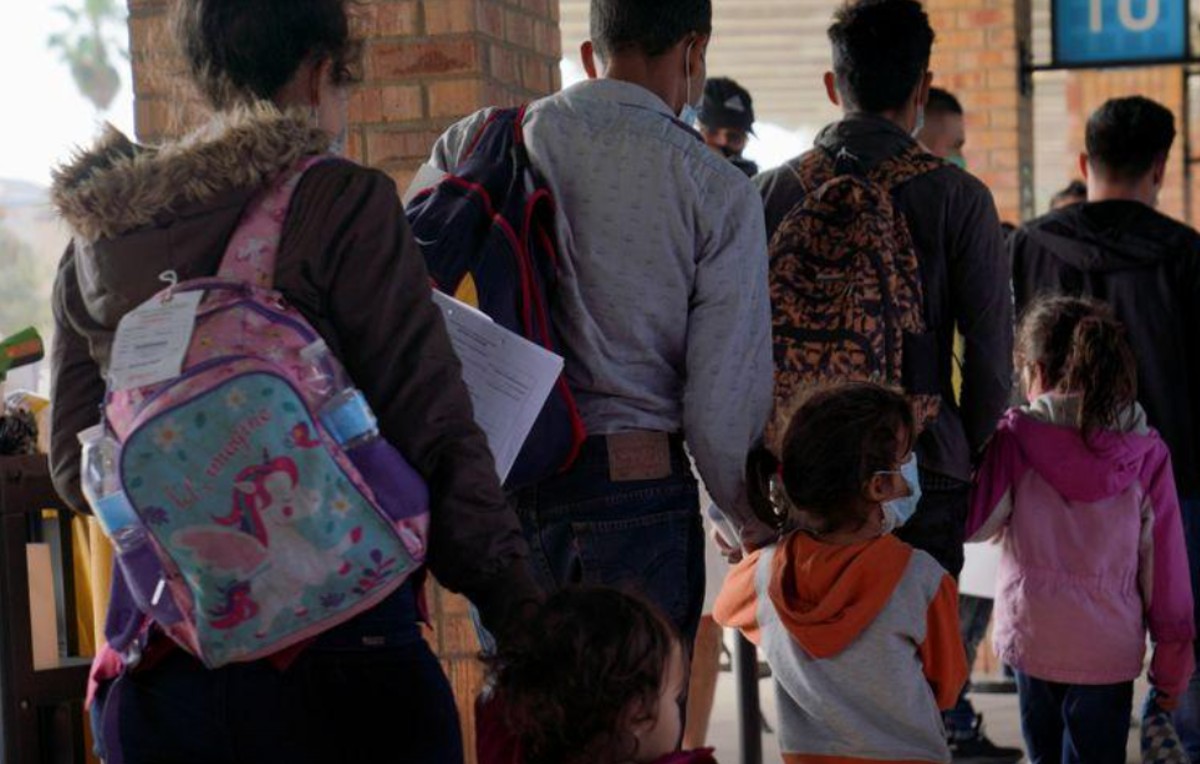 Niños migrantes en centro de la Patrulla fronteriza (Reuters)