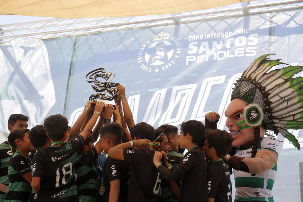La noche de este jueves será inaugurada la XI Copa Internacional Santos Peñoles. | Archivo