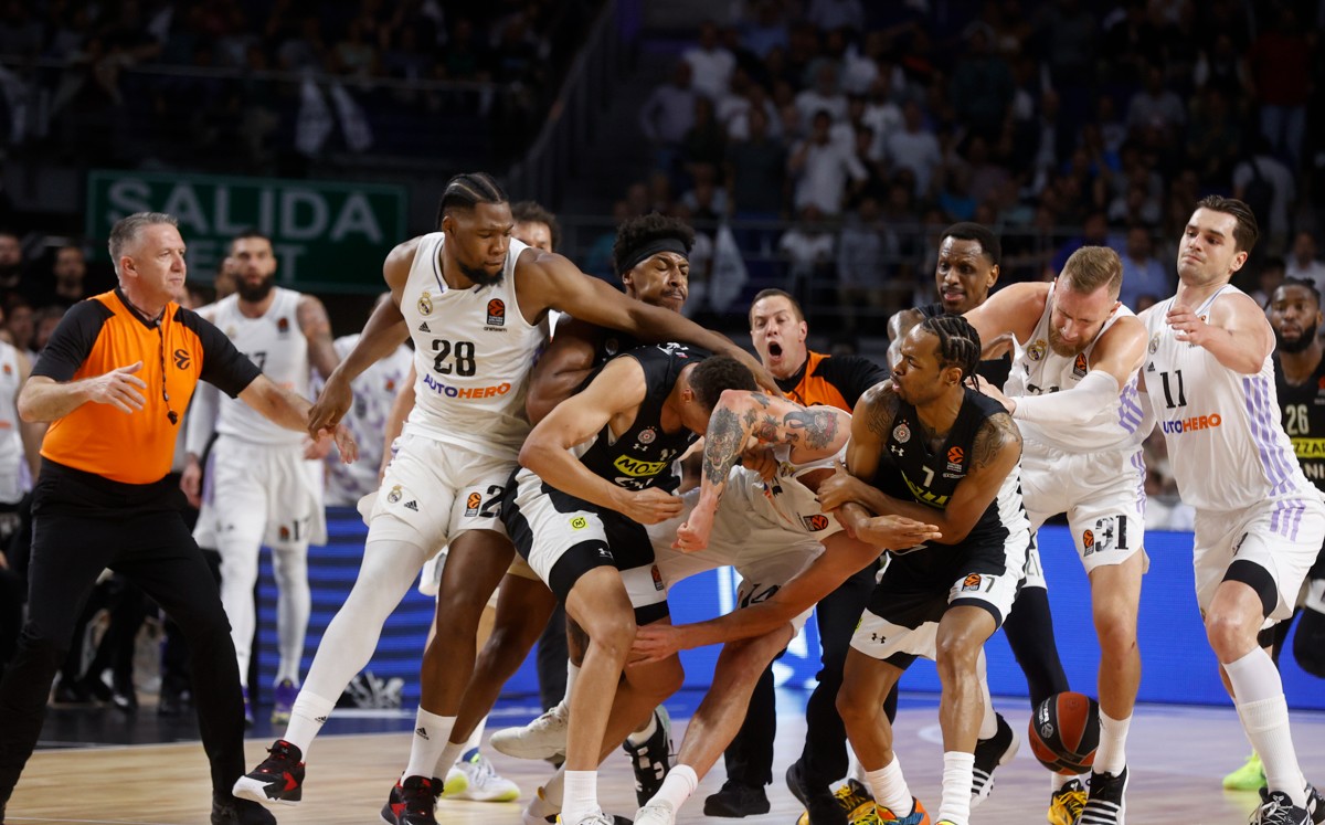 Real Madrid y Partizán protagonizan batalla campal en Euroliga de basquetbol (EFE)