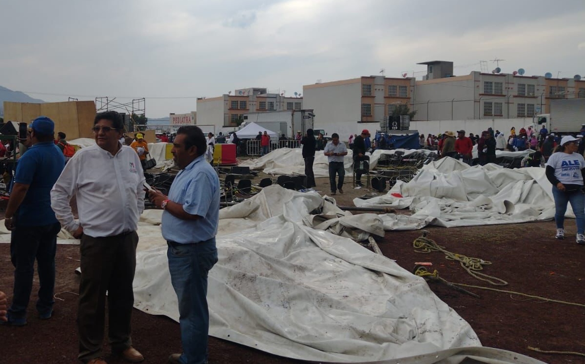 Vientos derriban lona en evento de Alejandra Del Moral en Tecámac. Especial