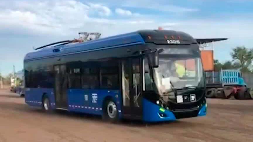 Autoridades informan de la llegada de 18 Trolebuses nuevos al puerto de Lázaro Cárdenas; CdMx