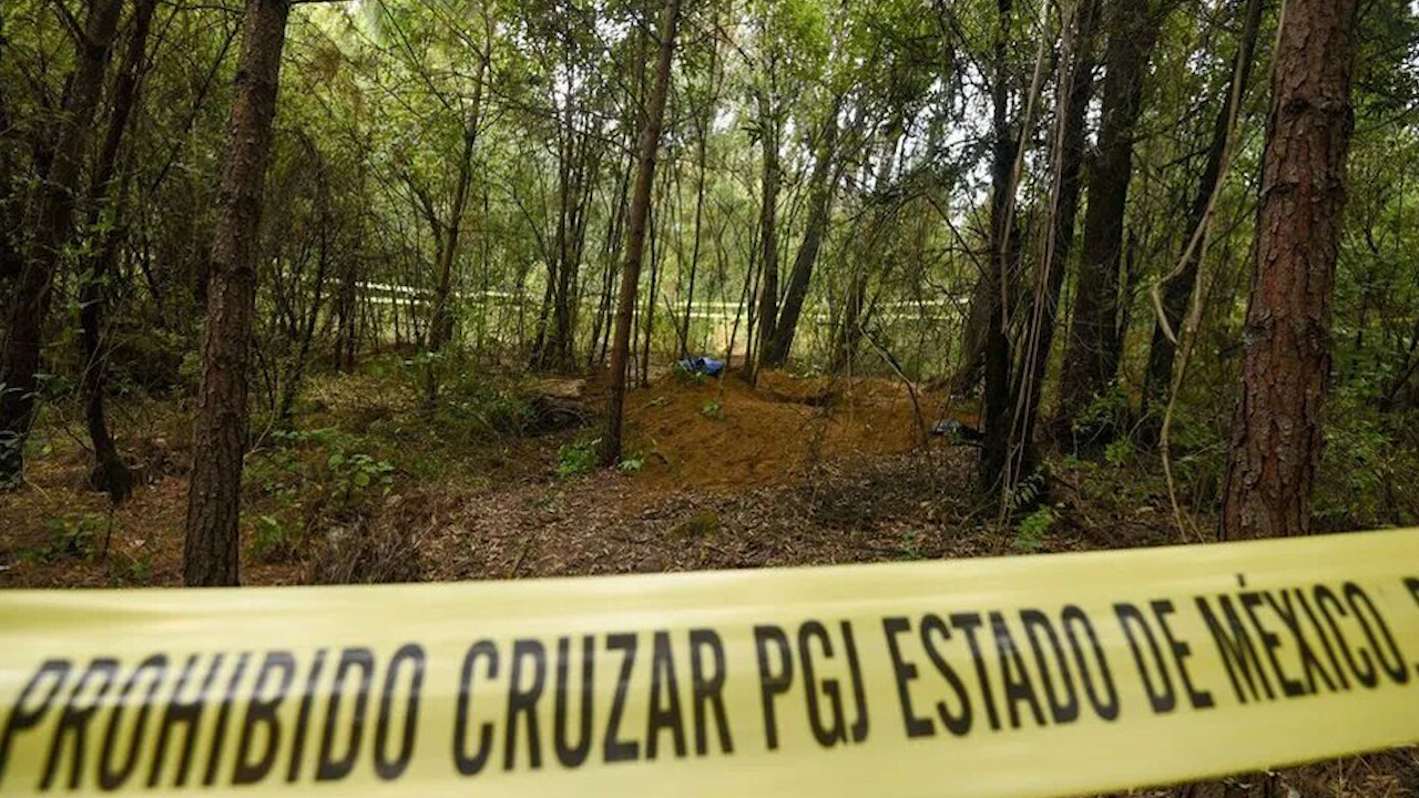 Hallan 10 fosas clandestinas en Colima, habría al menos 26 cuerpos