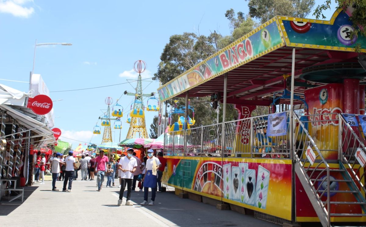 Juegos mecánicos en la Feria de Puebla | Melanie Torres