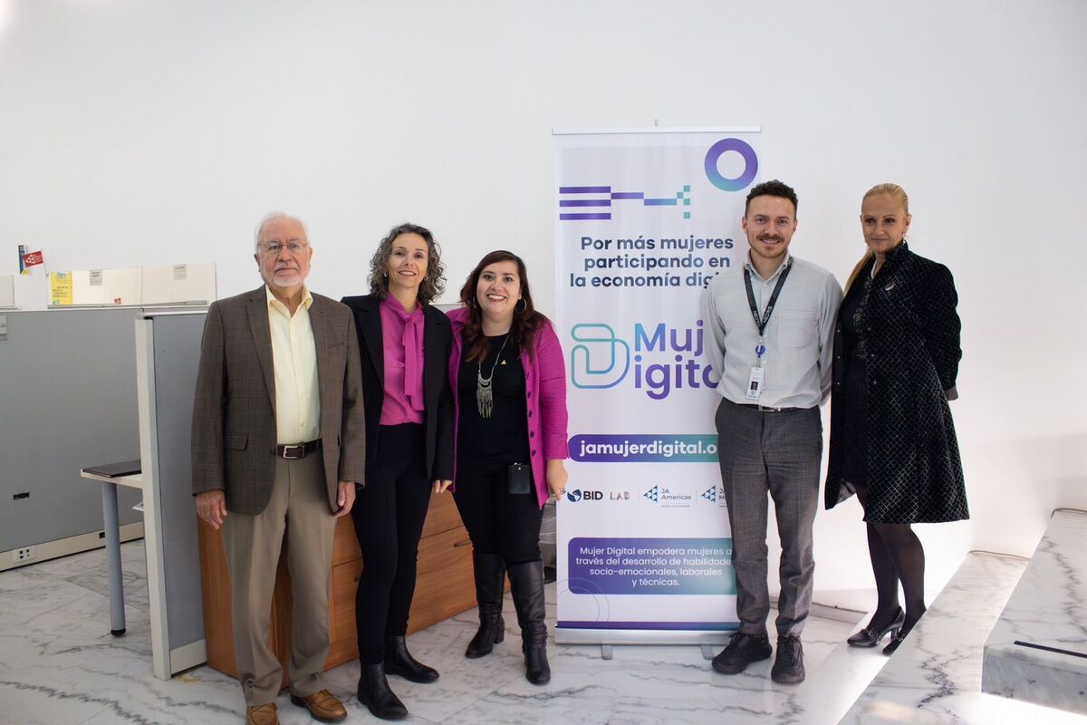 Miguel Toro, Paula Pastor, Ivonne Plascencia, Gustavo Ramírez y Adriana Hernández, de Izquierda a derecha.