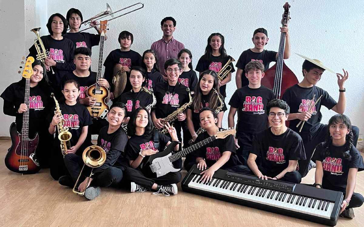 Orquesta, Pavel Loaria Big Band. / Especial