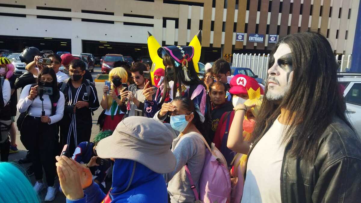 Las y los jóvenes solicitaron que la plaza publique su reglamento para el público en general (Elizabeth Hernández)