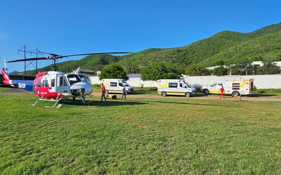 Trasladan en helicóptero a lesionado en volcadura en Las Adjuntas. Foto: Especial