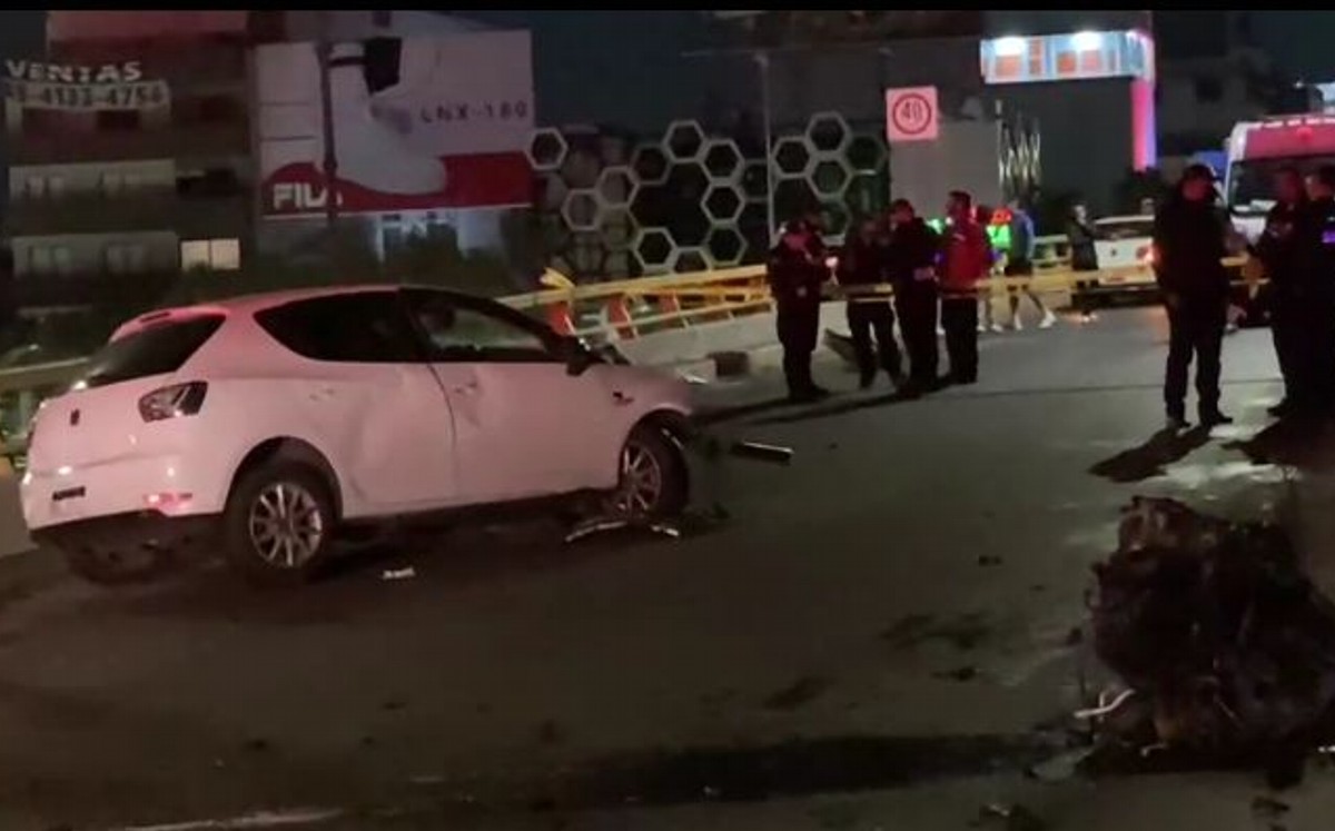 Accidente automovilistico en el puente de Revolución