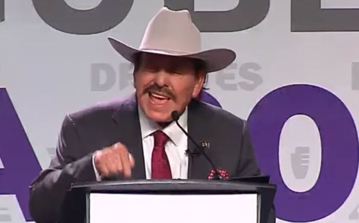 Armando Guadiana prometió que Peso Pluma vendrá si sale el PRI de Coahuila.