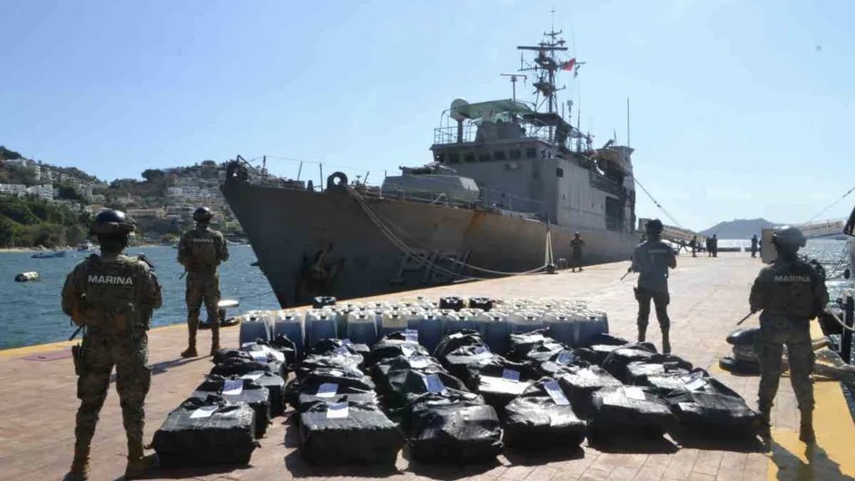 Detienen a personas en lanchas con cocaína y combustible en Acapulco
