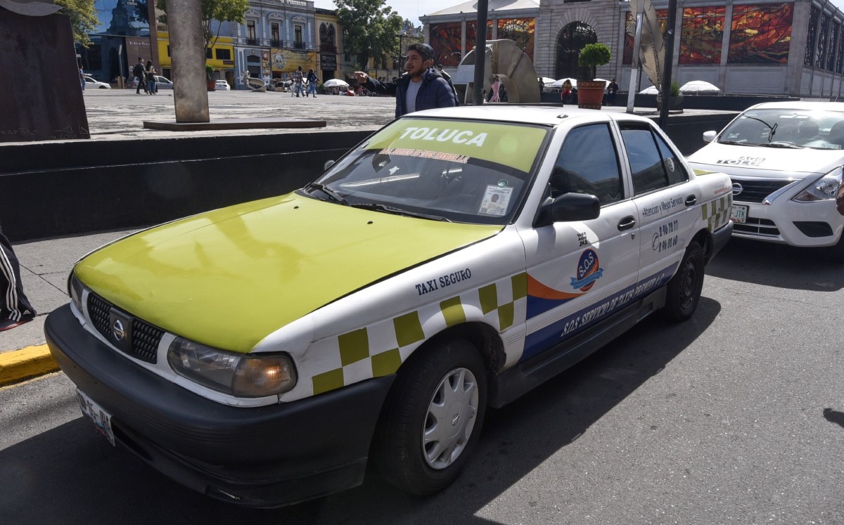 Edomex no reconoce taxis colectivos, pese a existir "servicio compartido". | Cuartoscuro