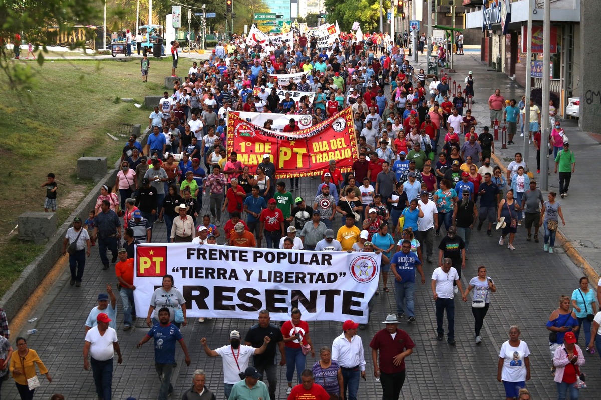 Marchan miles del PT por el Día del Trabajo. Foto: Roberto Alanís