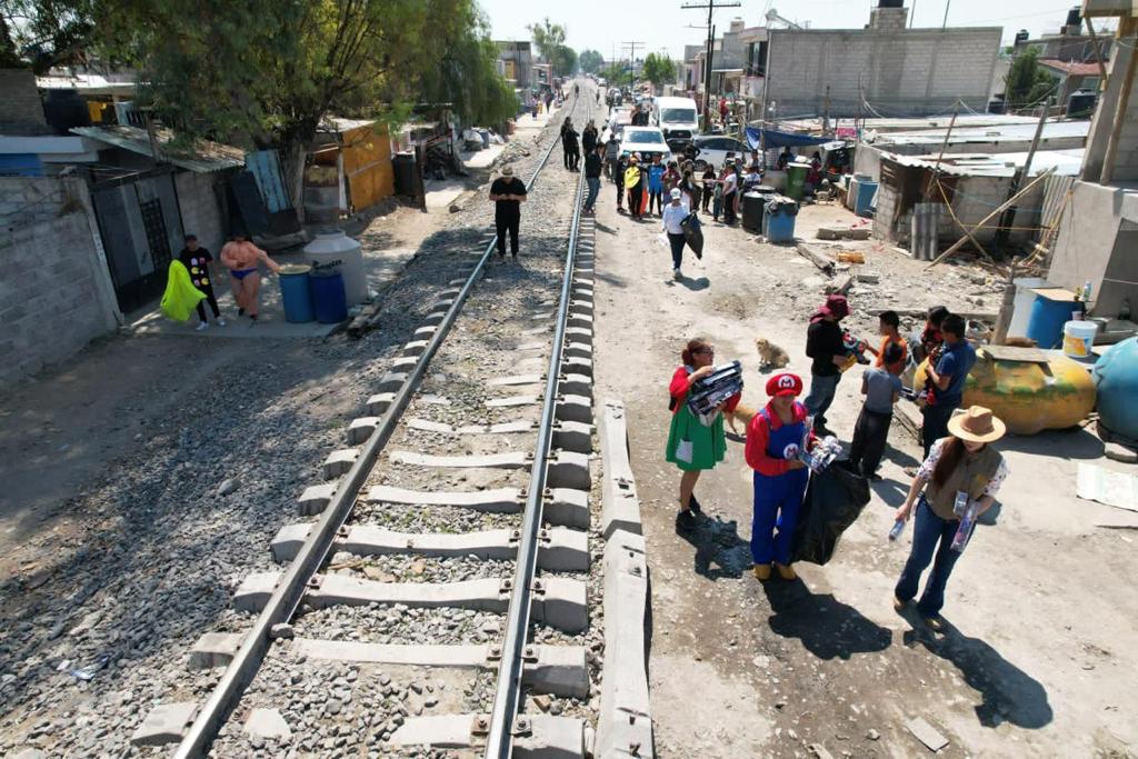 Mario Bros llegó a colonias de alta marginación en Ecatepec por el Día del Niño. Juan Camacho