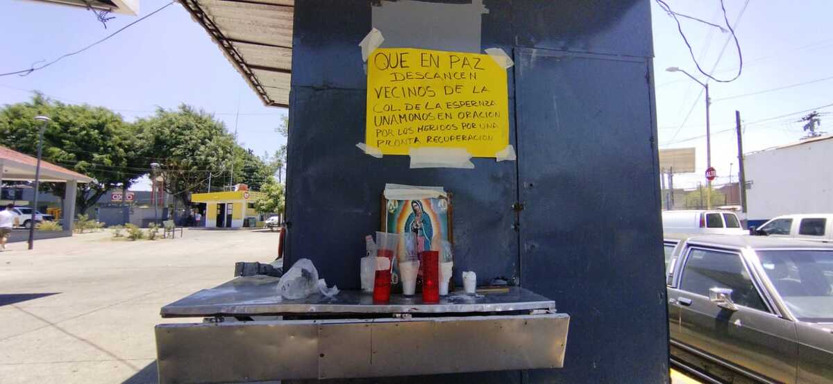 Montan altar en La Esperanza en honor a fallecidos tras accidente en autopista Tepic-Compostela (Usi Toledo)