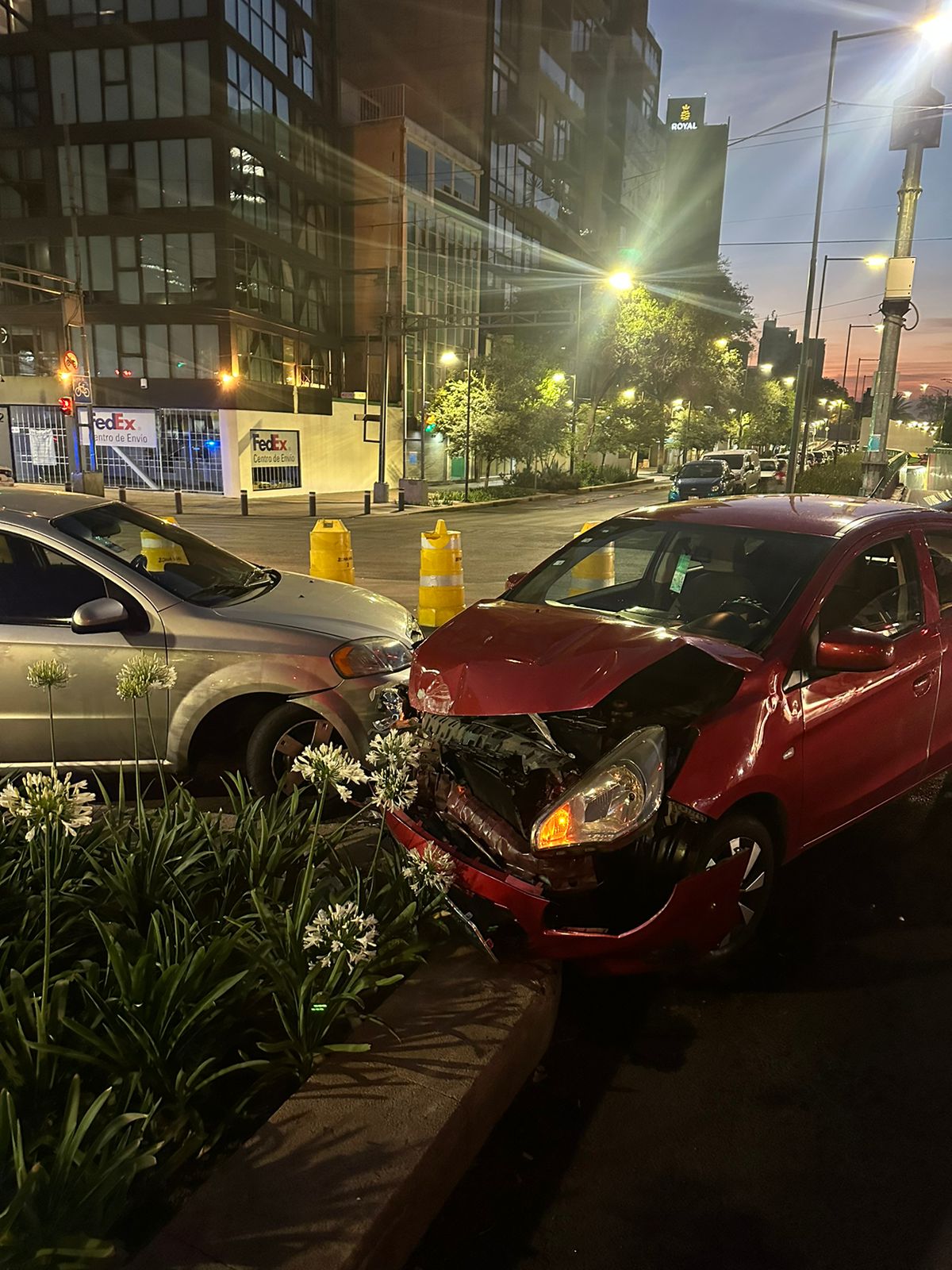 El Orientador Vial alertó de este percance automovilístico a través de su cuenta oficial de Twitter. | Especial