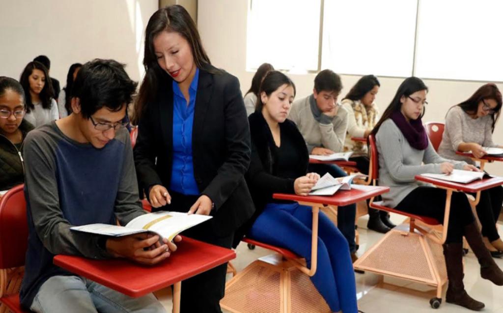 Debes haber egresado de la secundaria o bachillerato con un promedio mínimo de 7.