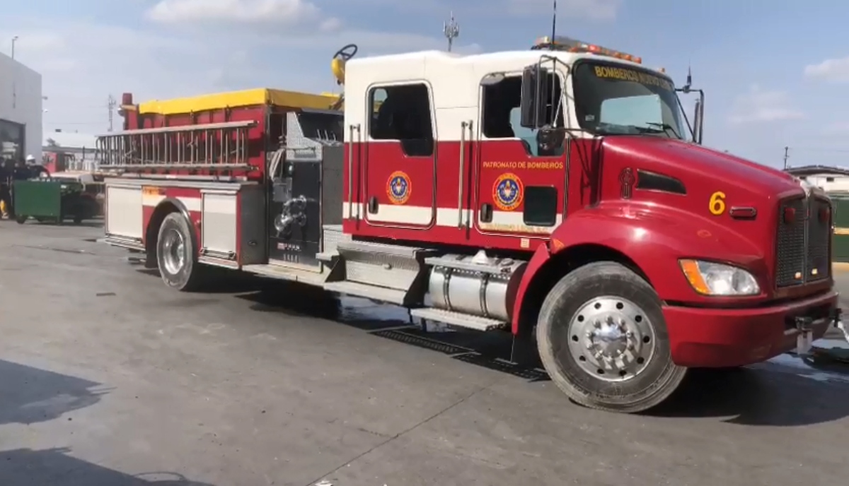 Los elementos de Bomberos Nuevo León resguardaron la zona. Foto: Especial