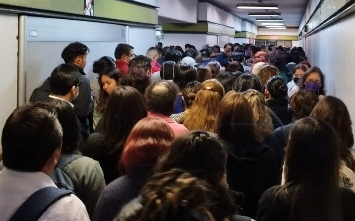 El Metro envió trenes vacíos a las estaciones más saturadas. | Enrique Luna