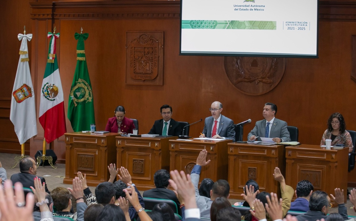 Fortalecen educación mixta en UAEMex. Especial