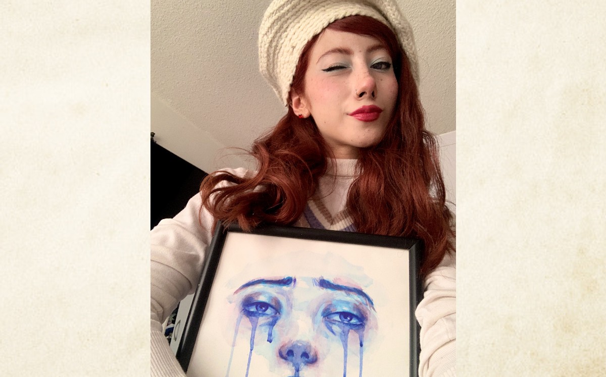 La artista mexicana muestra una de sus obras / Especial