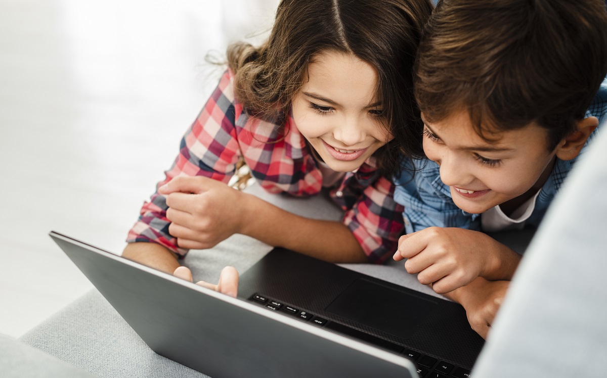 En esto sitios encontrarán juegos adecuados para su edad y educativos. (freepik.es)