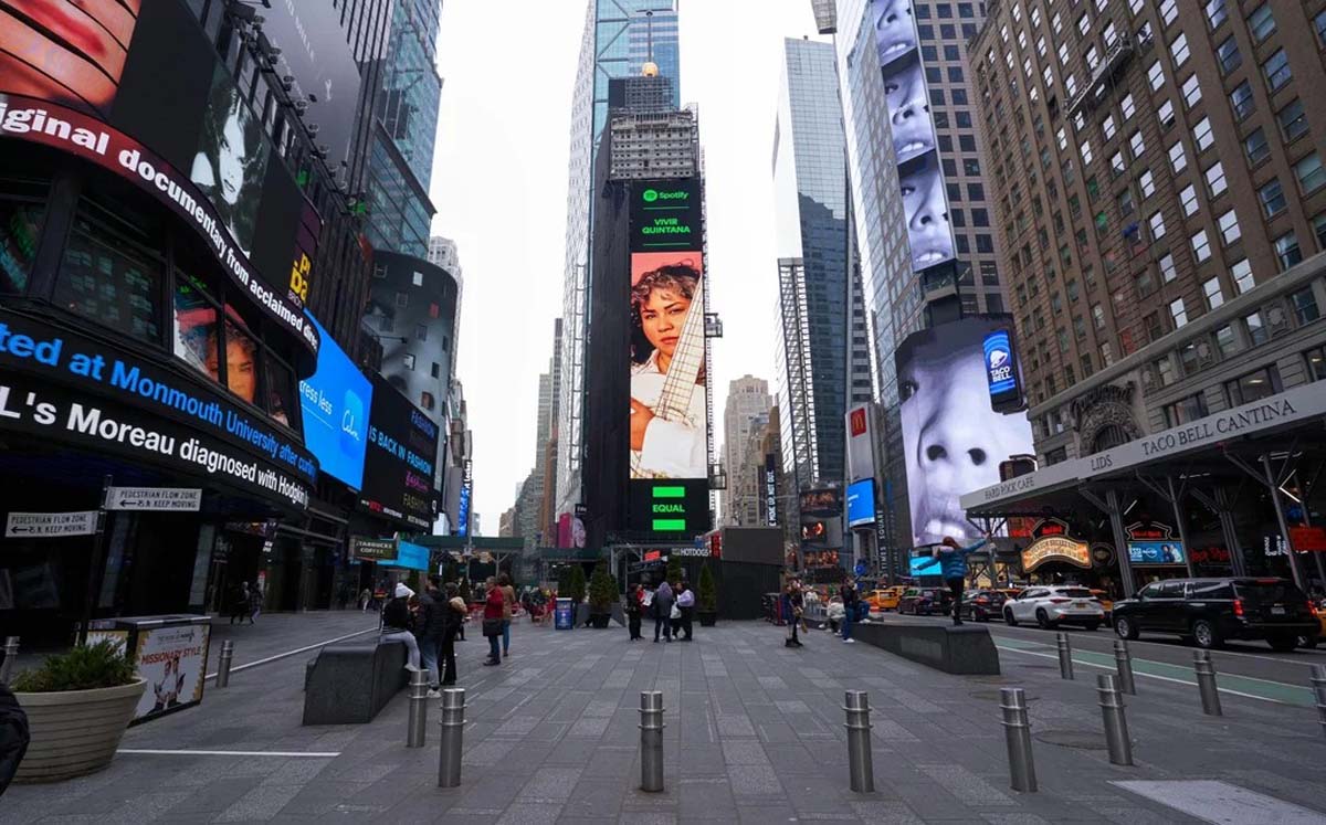 Vivir Quintana en el Time Square. (Especial)